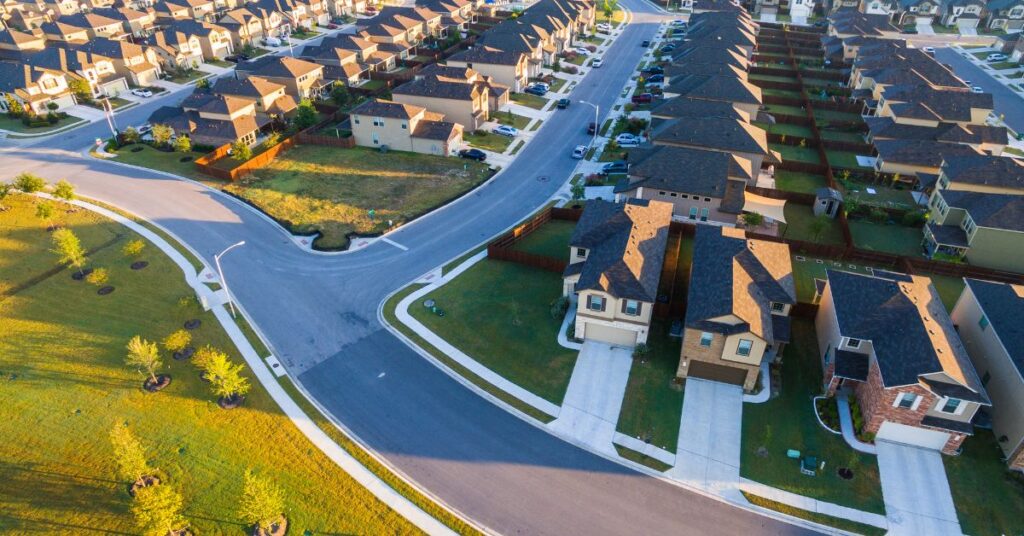 National home prices rise in August, despite stark regional declines