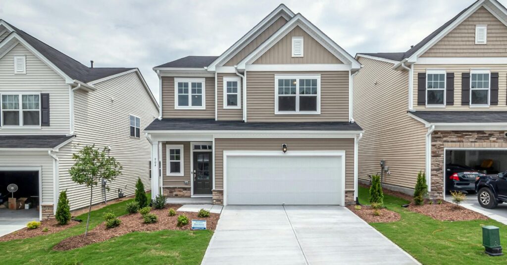 Local outliers highlight uneven post-pandemic recovery of U.S. housing inventory