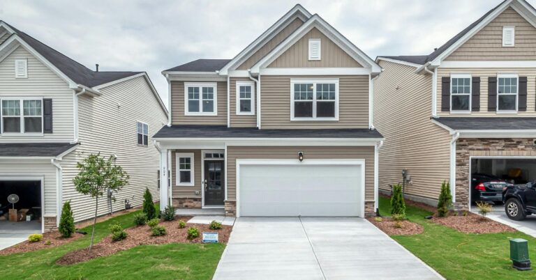 Local outliers highlight uneven post-pandemic recovery of U.S. housing inventory