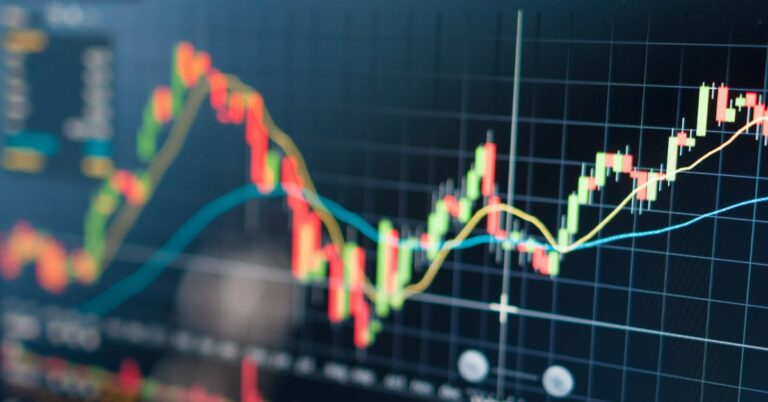 U.S. employers cut 92,000 jobs in February as unemployment rises to 4.4%, adding uncertainty to the Fed’s rate path amid rising geopolitical risks.