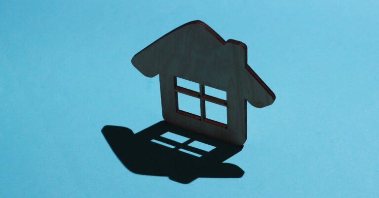Government loans gain ground amid faltering new-home mortgage demand.