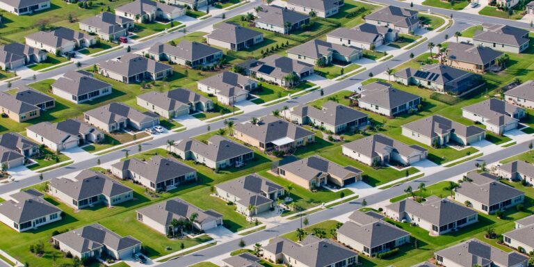 Housing inventory grows as sales momentum fades in August, according to Realtor.com.
