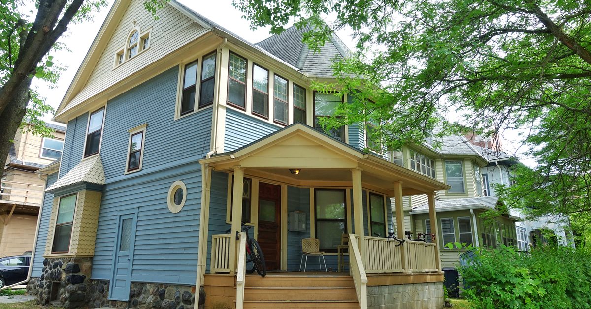 HOUSE Big blue Midwestern house
