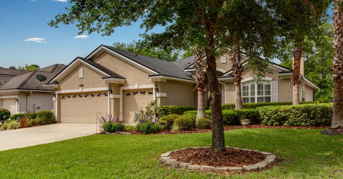 HOUSE Stucco home with garage