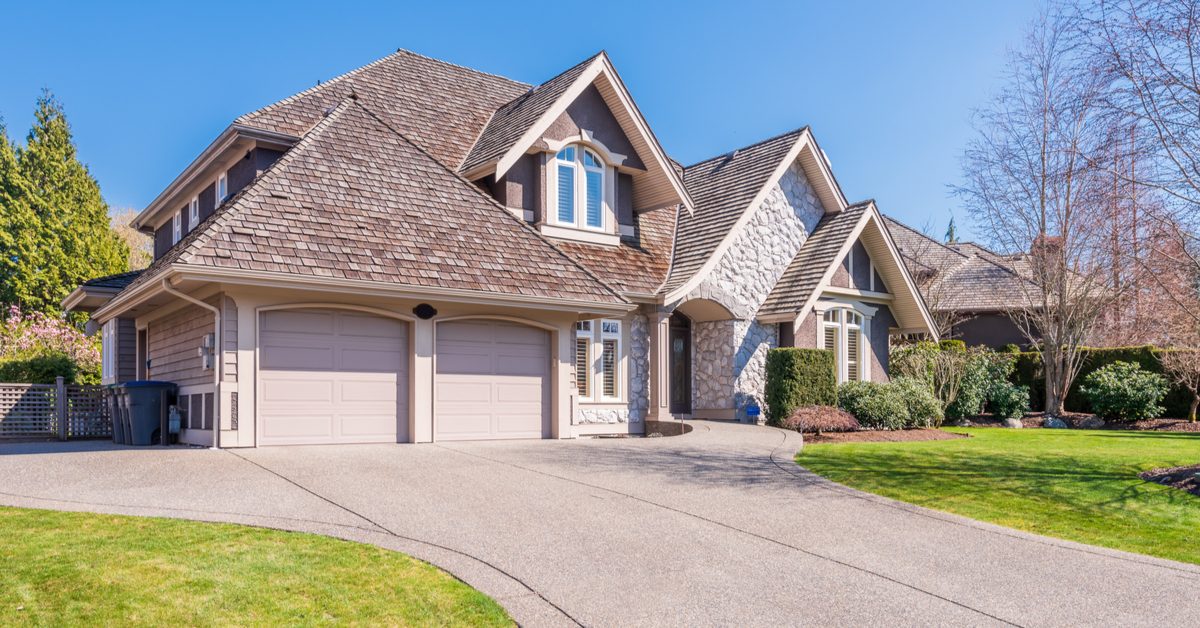 HOUSE Large brown suburban home
