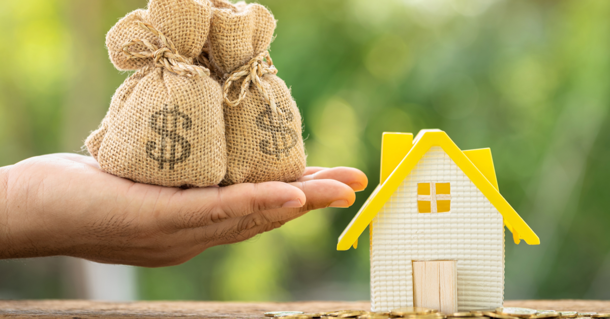 CONCEPT Money bags with model house