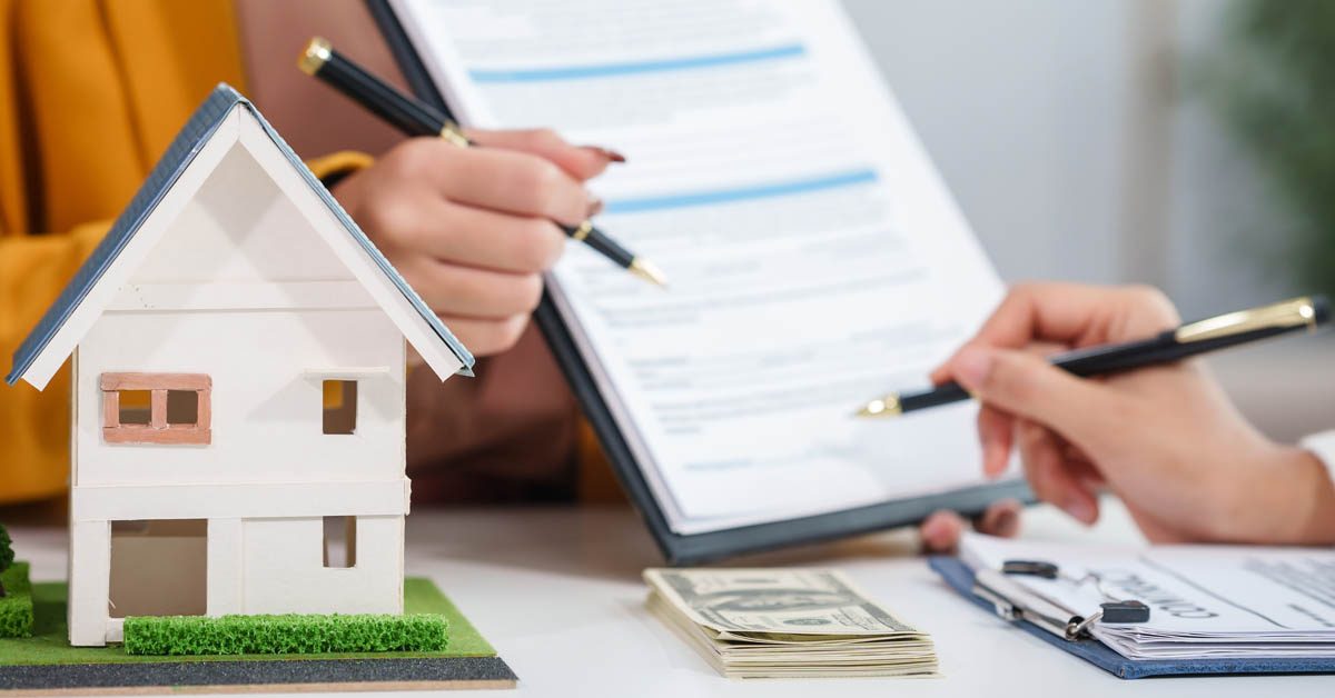 CONCEPT Discussing home sale contract with client