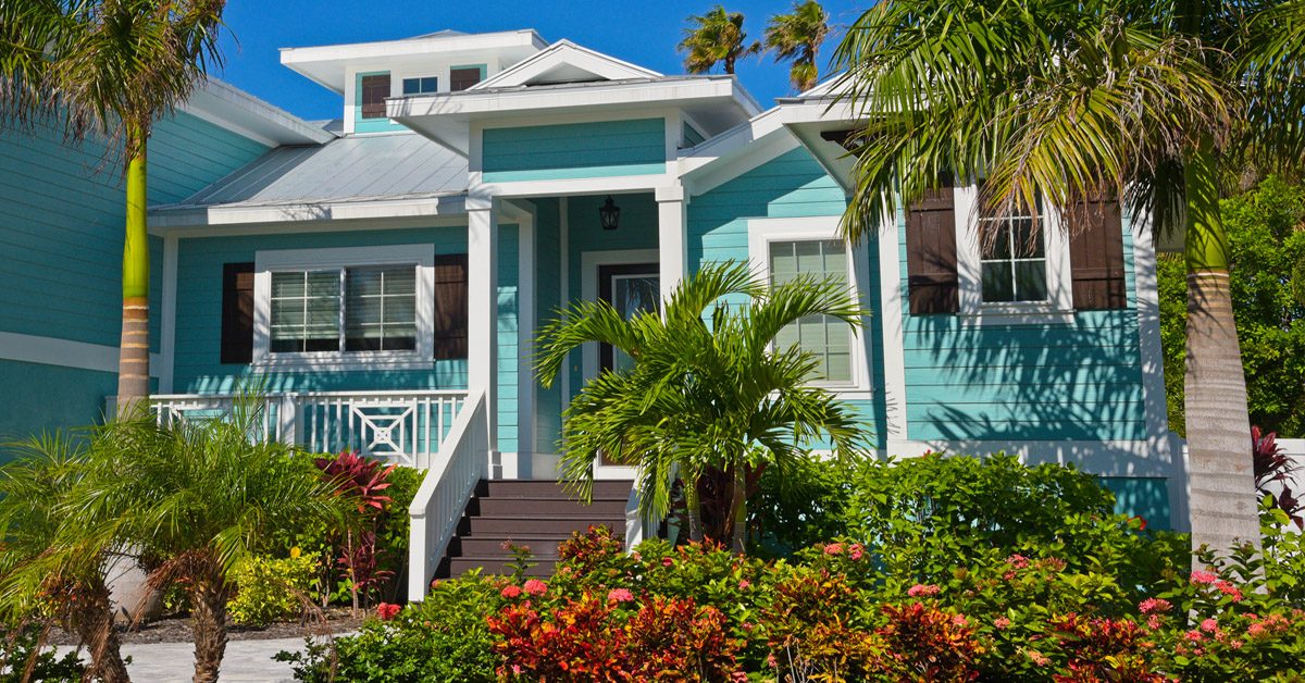 HOUSE Pretty blue Florida house with palm trees
