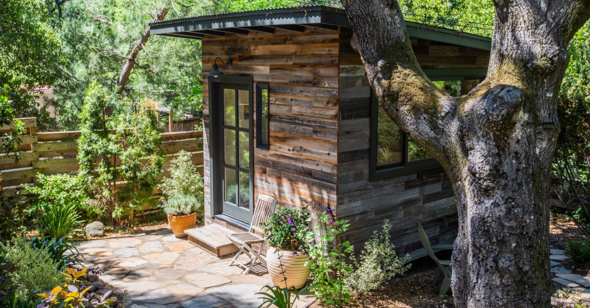 HOUSE Accessory dwelling unit in back yard