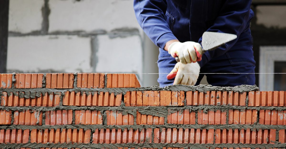 CONSTRUCTION Worker laying bricks