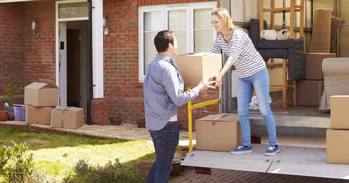 faf2270e_millennial-couple-moving