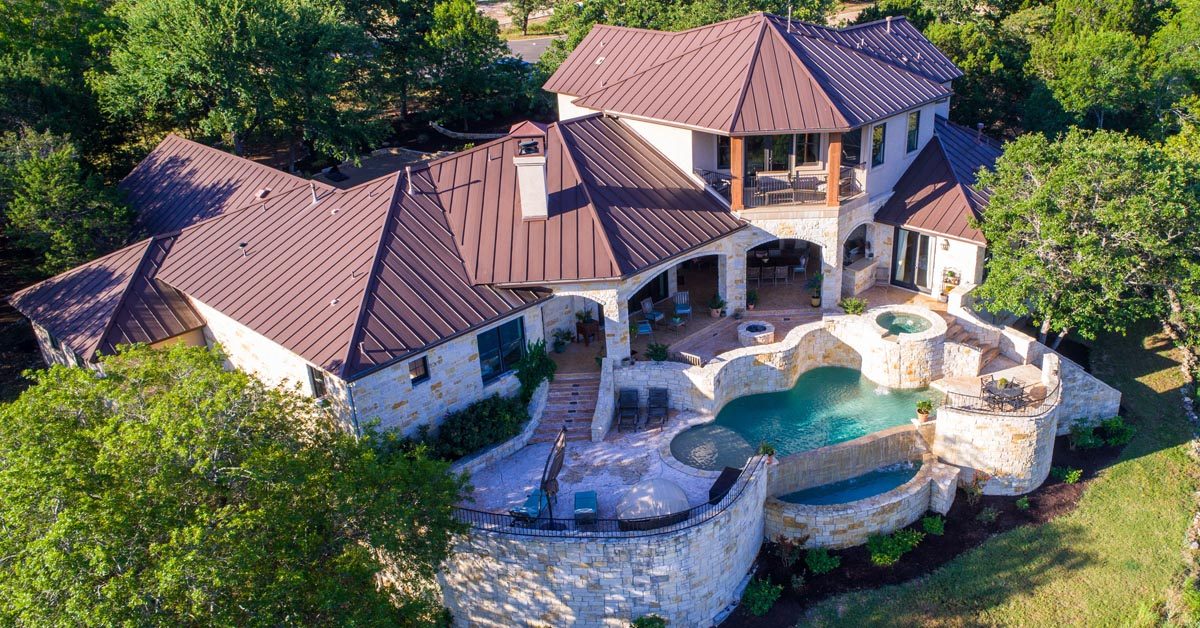 HOUSE Luxury mansion on large lot of green hills