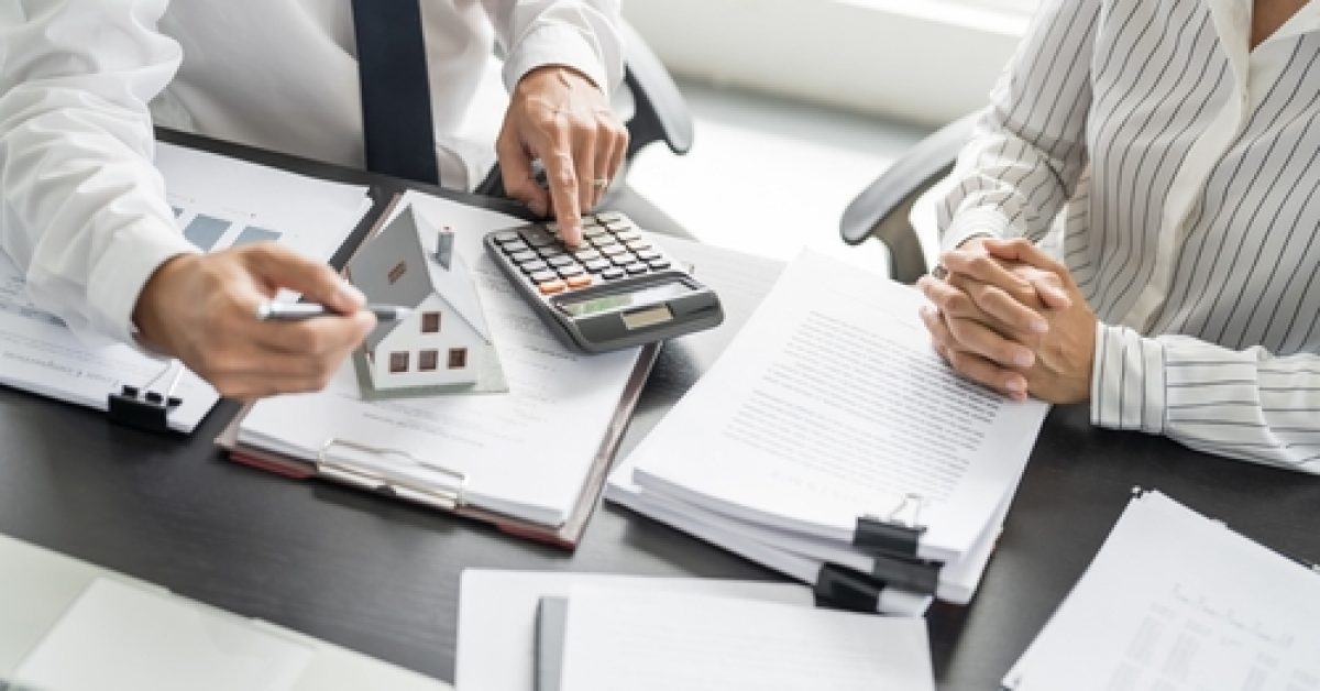 Sales,Manager,Giving,Advice,Application,Form,Document,,Considering,Mortgage,Loan